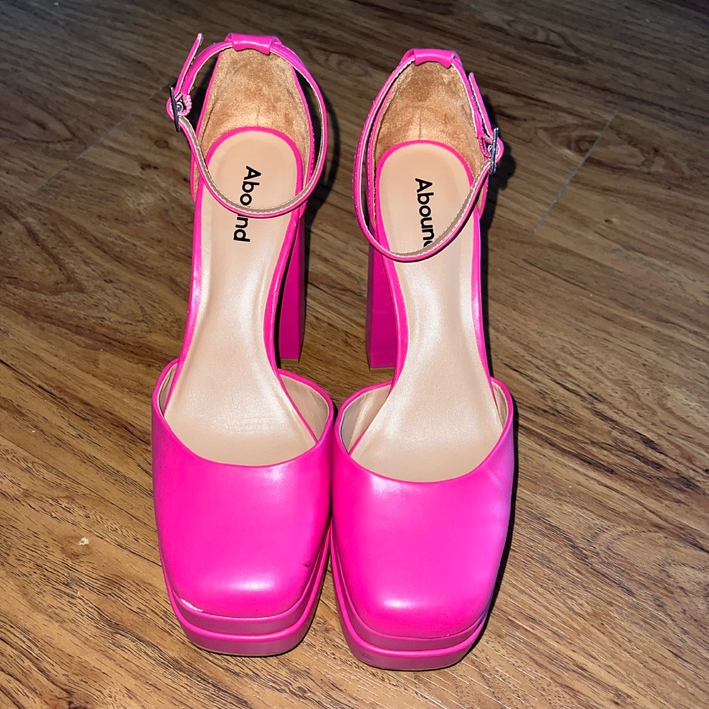 Abound heels size 8M